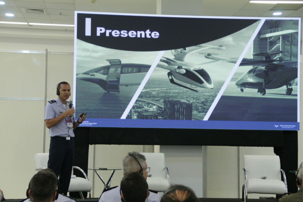 Especialistas discutem o futuro do eVTOL na feira de drones em São Paulo