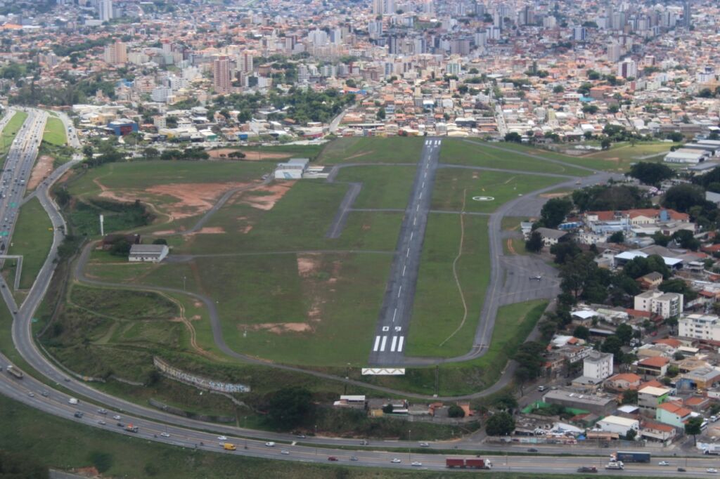 Retomada do Aeroporto Carlos Prates é discutida em encontro
