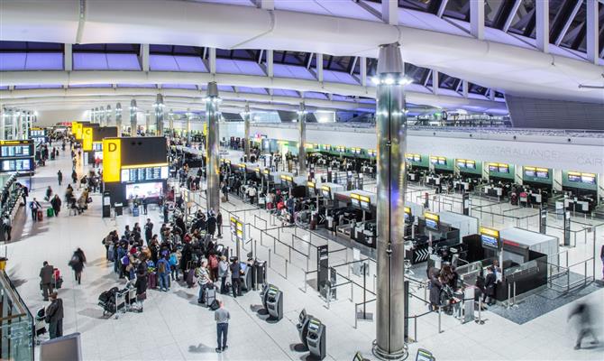 Paralisações Aos Fins de Semana no Aeroporto de Heathrow: Seguranças Demandam Melhorias nas Condições de Trabalho